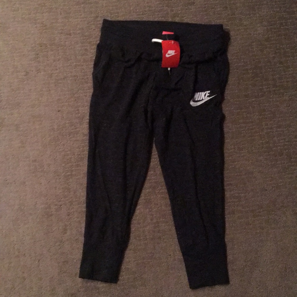 Nike Crop Capri sweatpants - New!